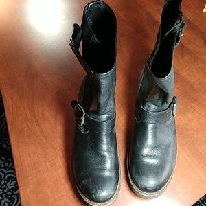 Frye Veronica short black boot